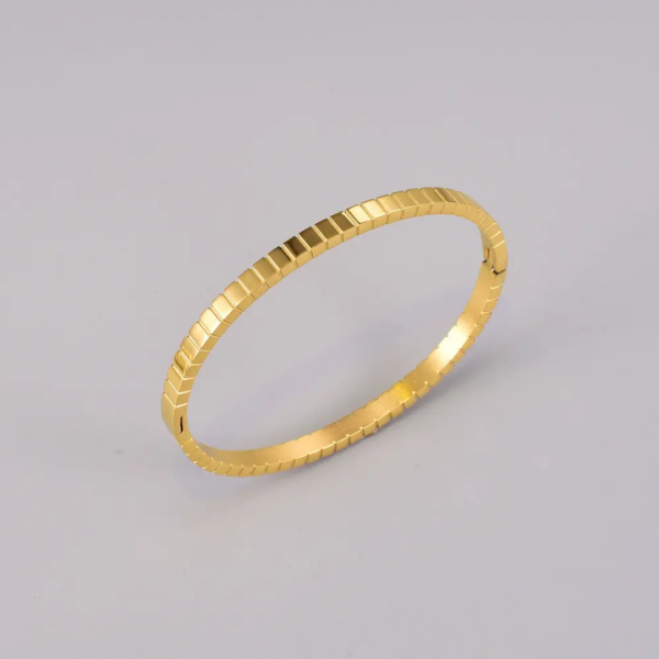 Mugdha 18k Gold Plated Bangle (Open Clasp)